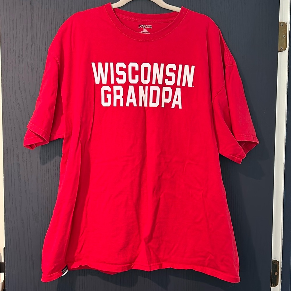 “Wisconsin Grandpa” 2XL tee - 🥂 sale!